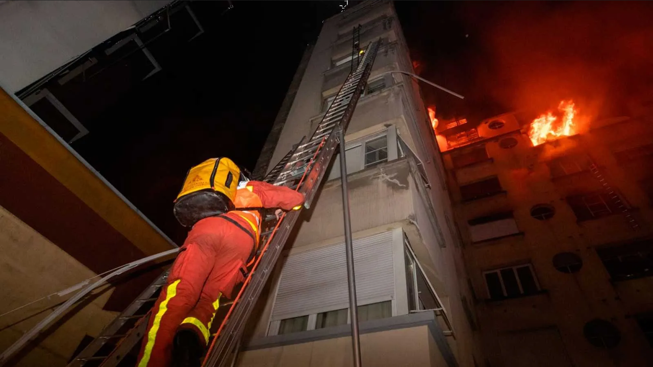 Incendio mortal en París; hay tres muertos y cerca de 20 heridos (Vídeo)