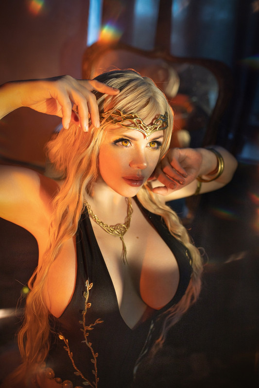 ptQ5F7366VU Alice cosplay