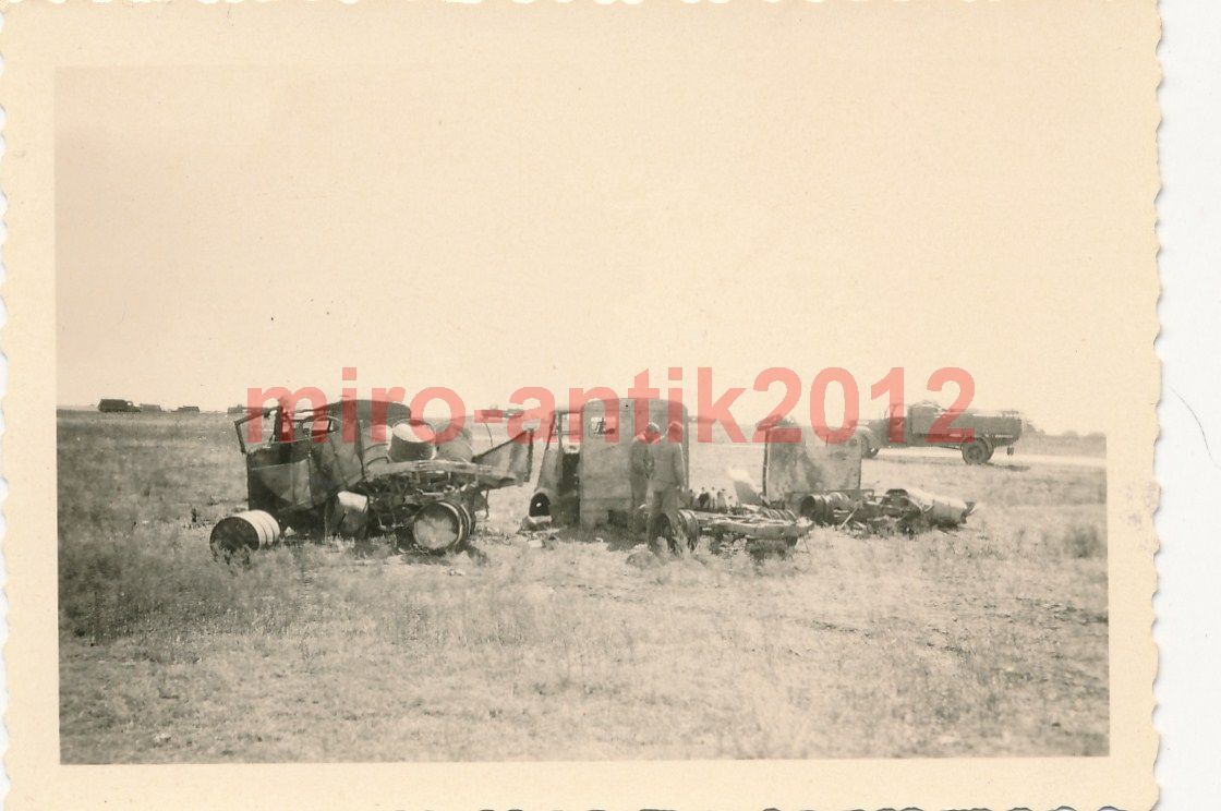 Foto, Wehrmacht, Blick auf zerstörte russische T