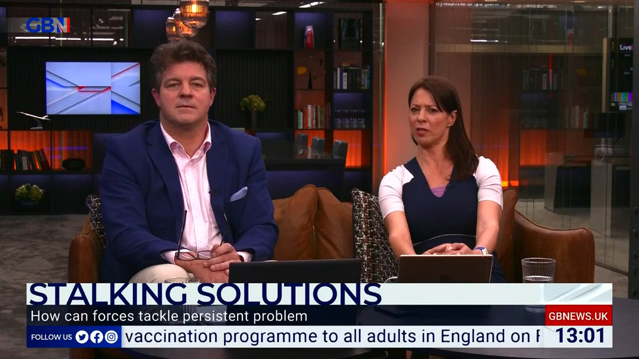 06.21 - 12.00.00 - DePiero & Halligan. What makes Britain tick. The n..._001.ts_snapshot_05.52.610