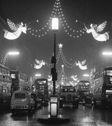 00-Christmas-lights-on-Regent-Street-in-December-1960.jpg