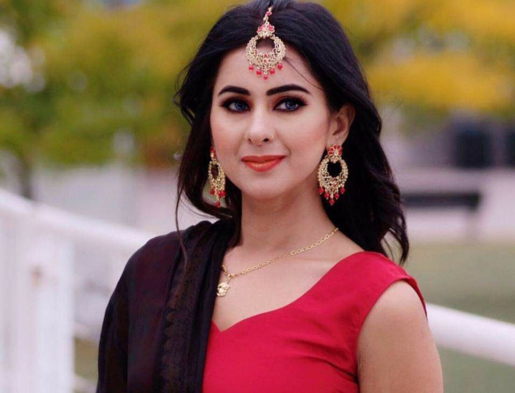 Meethi kalhar hot model stripping video latest