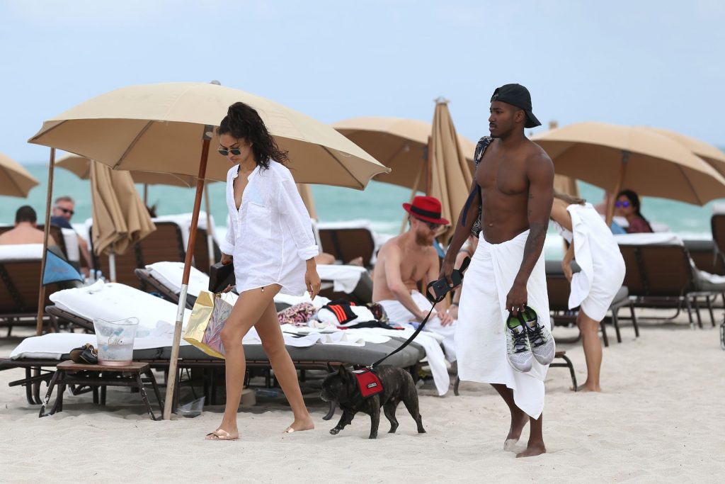 Shanina-Shaik-Upskirt-STARS-com-32