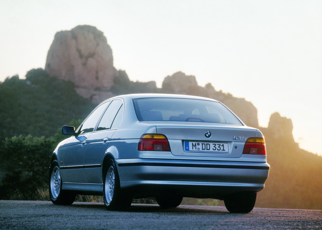 P90504617_highRes_bmw-535i-sedan-e39-0