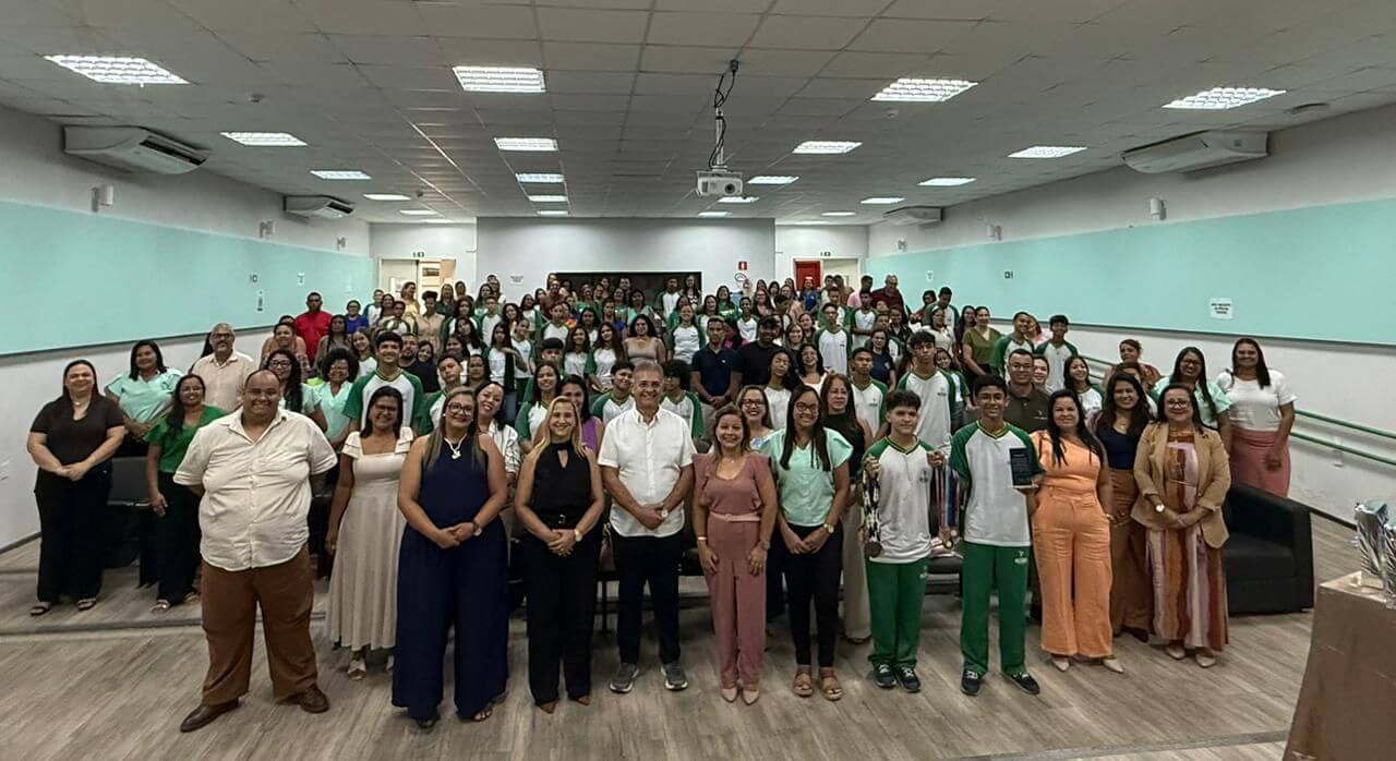 Recorde na Educação de São Miguel dos Campos: Mais de 90 estudantes são premiados em Olímpiadas externas