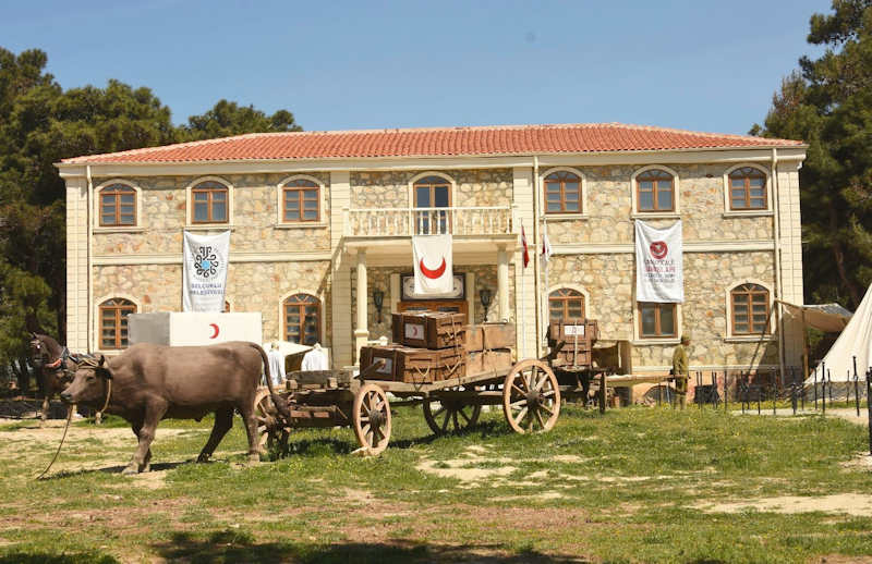 Musée de l’hôpital des martyrs de Çanakkale en Turquie Roads-martyrsmuseum-01