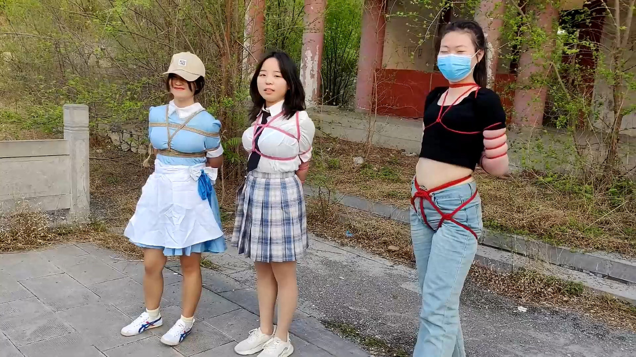 一绳所爱 四个女孩山顶捆绑玩耍.mp4_20230422_082858.384