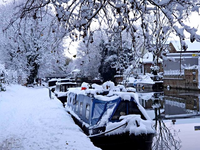 narrowboat-snow-HD.jpg