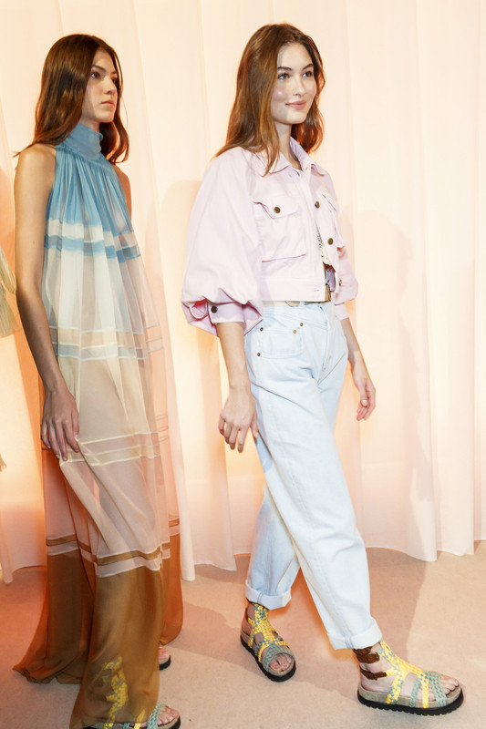 Alberta Ferretti Spring 2019 Backstage 6MOUfo9diTnx