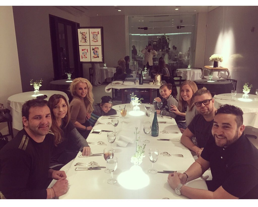 Robin Greenhill HAWKING Britney caught on video - The Britney Spears