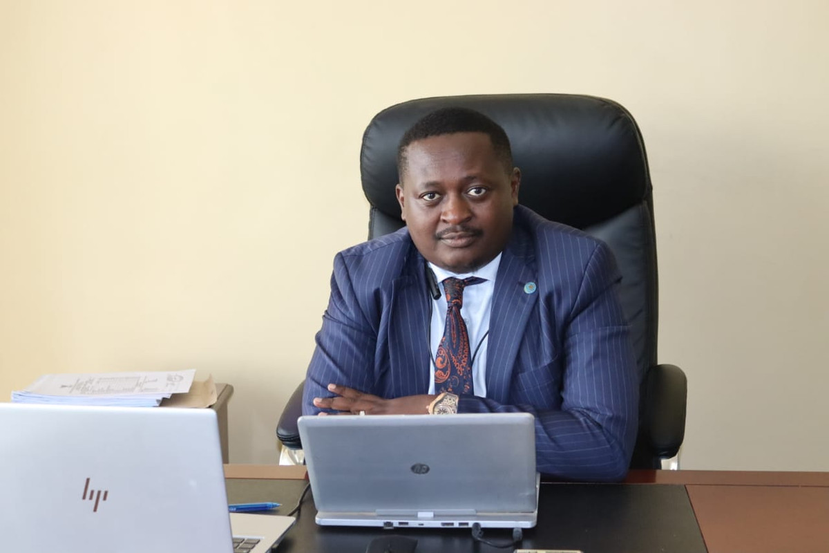 Dr. Kelvin Majau