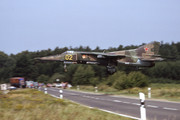 19 GvAPIB Mig-27D Yellow 02_61912556200 [Lärz 8.92]