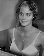 Cybill-Shepherd-b60