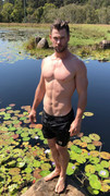 Chris-Hemsworth-superficial-guys-38