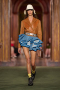 00002-louis-vuitton-resort-2027-credit-gorunway