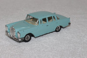 120-DT-186-Mercedes-Benz-220-SE