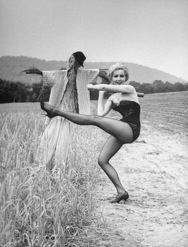 Julie_Newmar_ma06