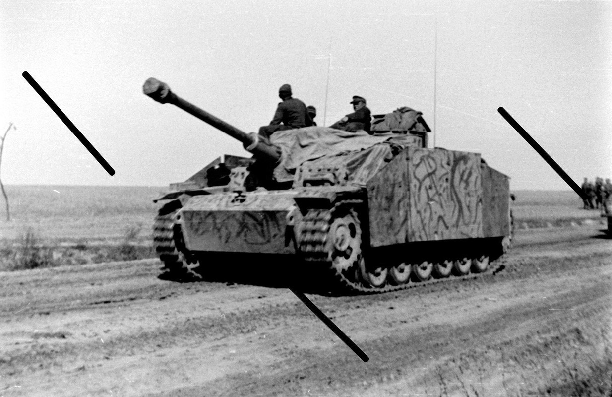 Ostfront STUG Langrohr Seitenschürzen camo Sturmgeschütz Antenne