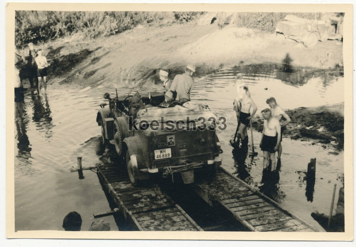 Foto Kübelwagen fährt durch Fluss bei Demidow Wehrmacht Ostfeldzug Russland 1941