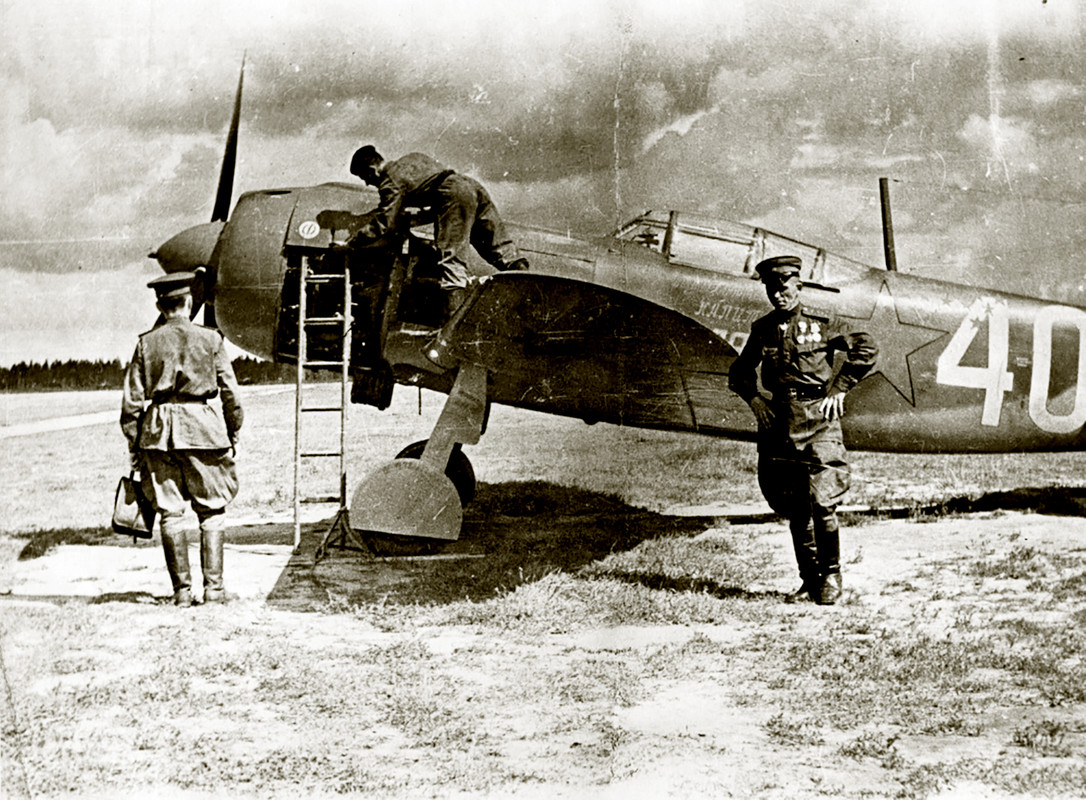 Lavochkin-La-5F-116IAP-White-40-with-Pyotr-Nikiforovich-Belyasnik-Moscow-Aug-1943-02