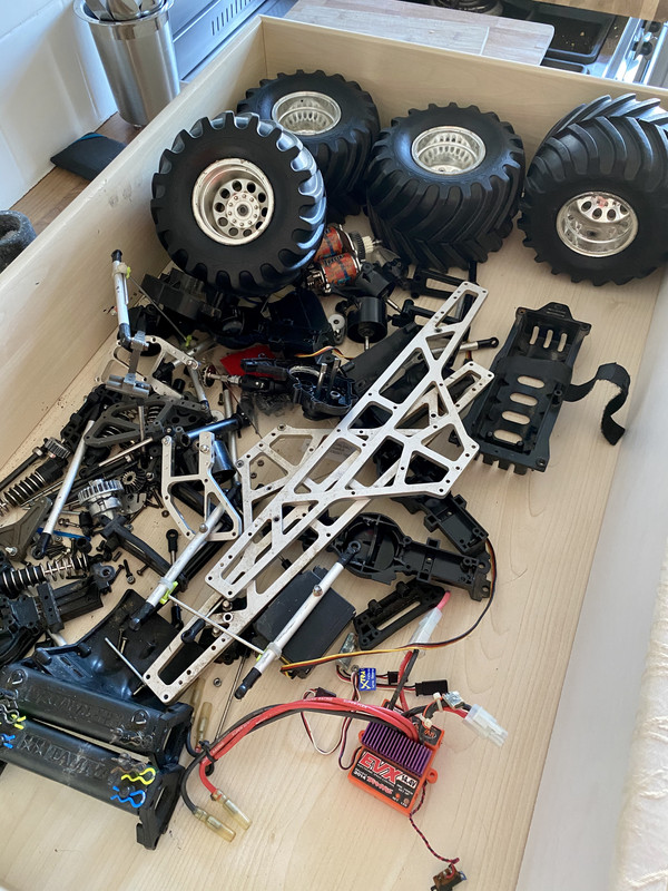 27680543-F2E4-41E7-9B74-5E2EF5CE9381