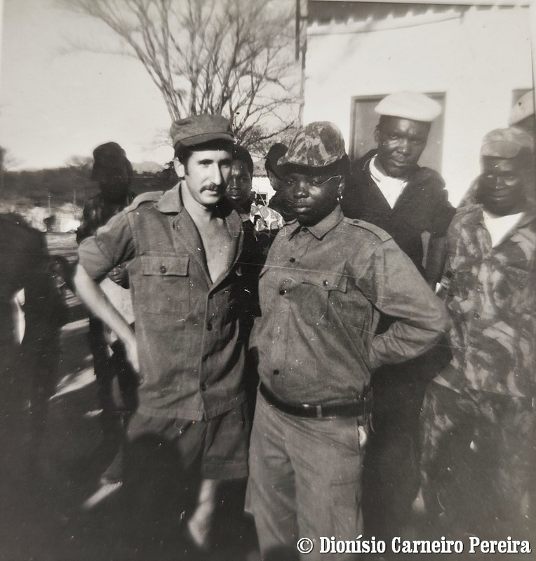 Com-a-Joana-chefe-guerrilheira-da-Frelimo