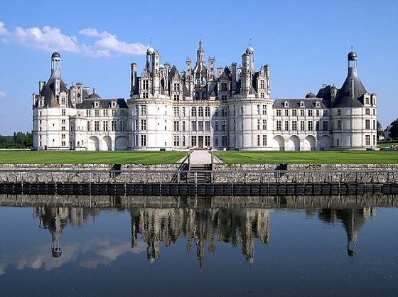 560px-France-Loir-et-Cher-Chambord-Chateau-03.jpg