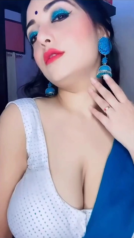 [Image: Rupalishaa-sexy-big-boobs-and-deep-navel...45-000.jpg]
