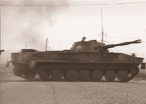 orosz-bel-gyi-PT-76-Csecsenf-ld-n.jpg