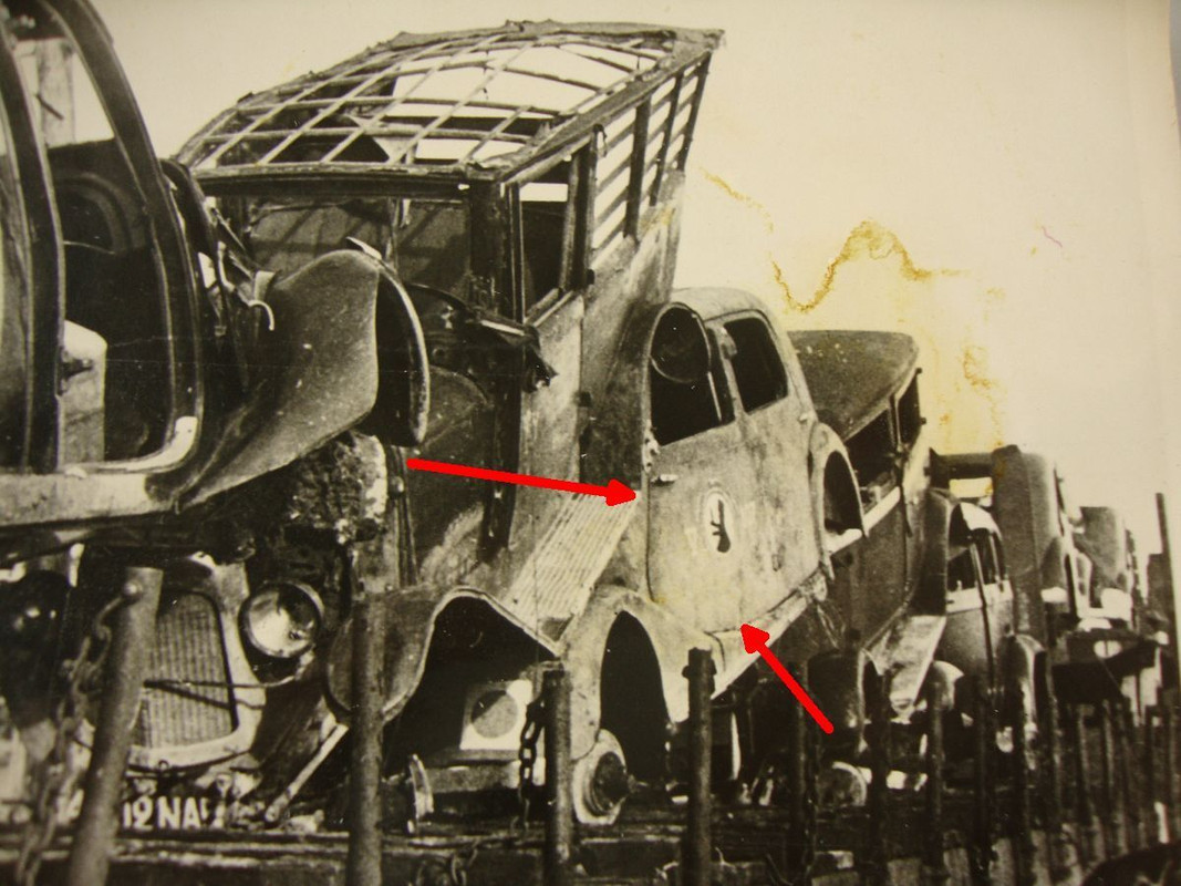 FRANZÖSISCHER KRIEGS-SCHROTT, zerstörte Lkw und 