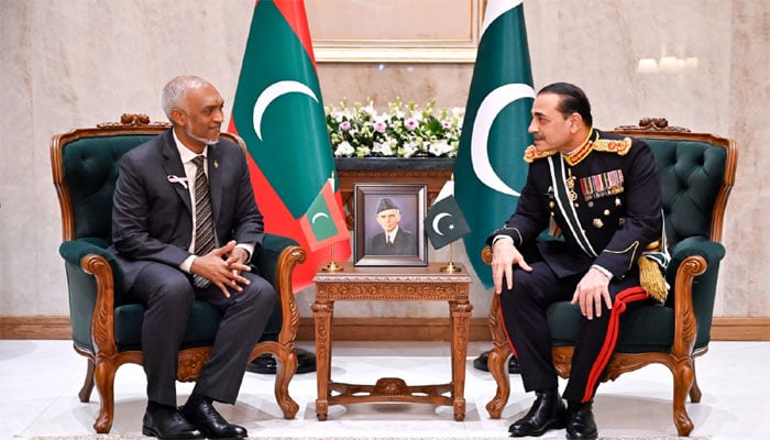 Field Marshal Syed Asim Munir and Maldives President Mohamed Morsi meet, discuss security situation