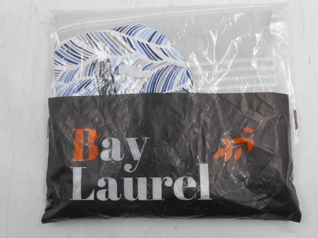 BAY LAUREL TURKISH BEACH TOWEL WITH TRAVEL BAG 39" X 71" LIGHT GREEN QUICK DRY