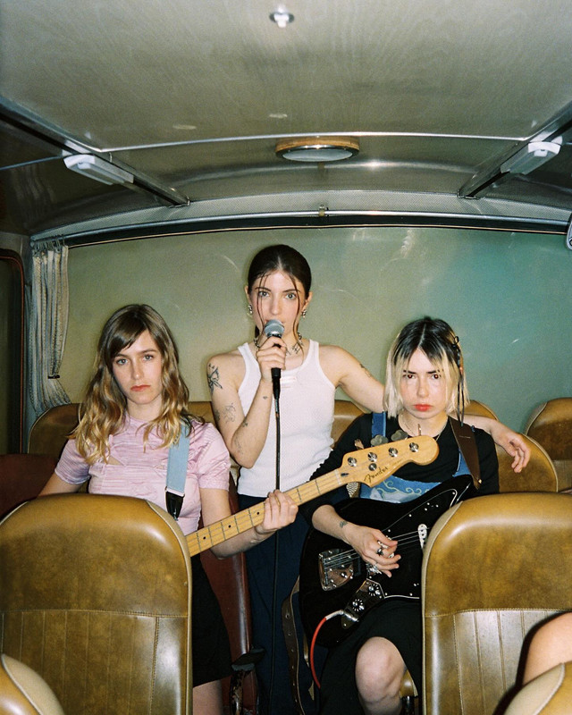 B2B es el Último lanzamiento Musical de la Girlband madrileña Cariño