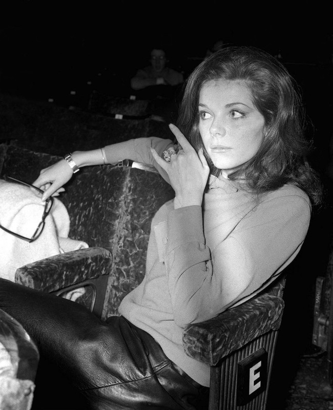 samantha_eggar_b35