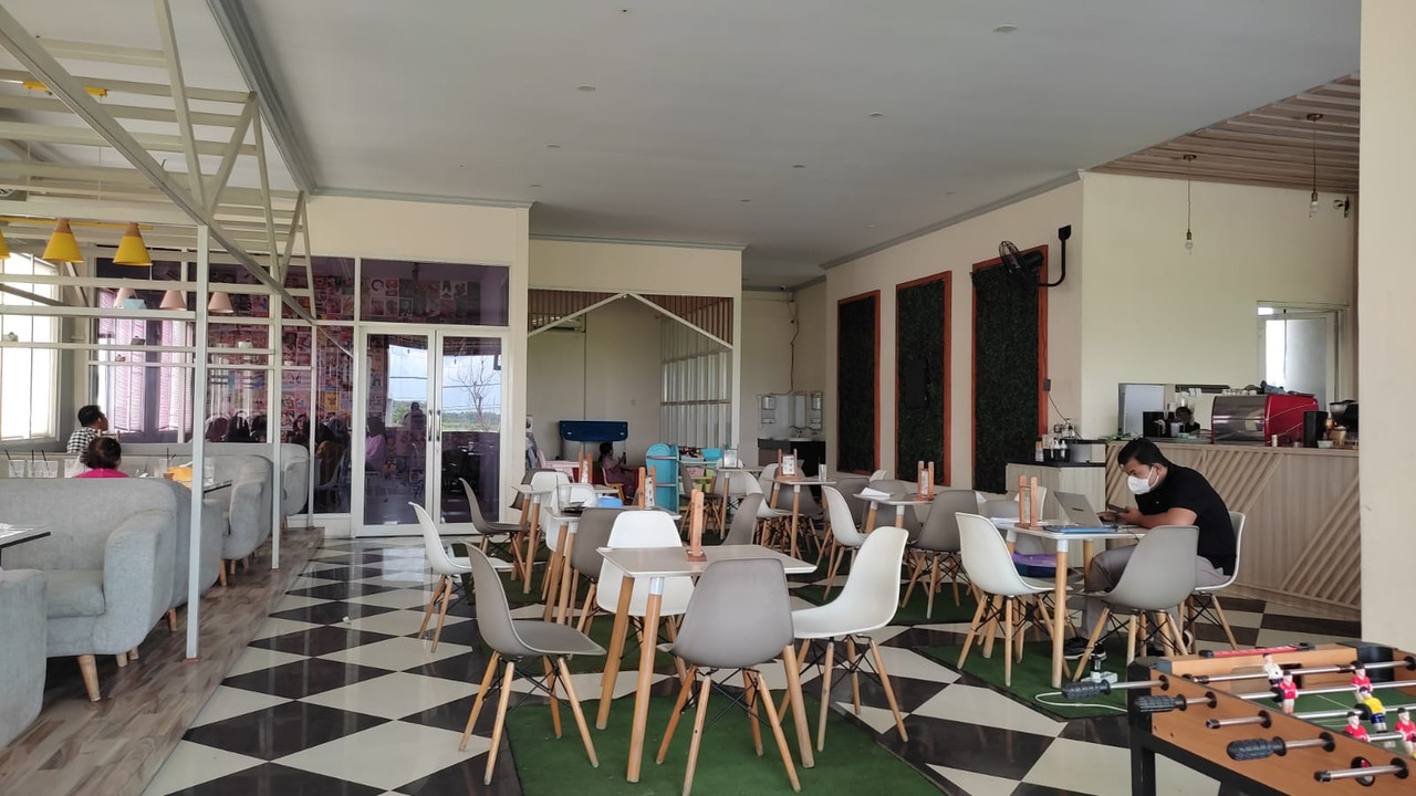 Locafore, tempat nongkrong kekinian di Lamongan yang dekat tempat wisata dan tempat sewa mobil.