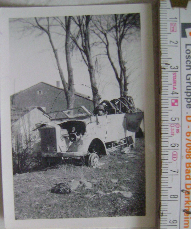 GI in Mercedes-Benz LA 1500 Geländewagen, Wrack,