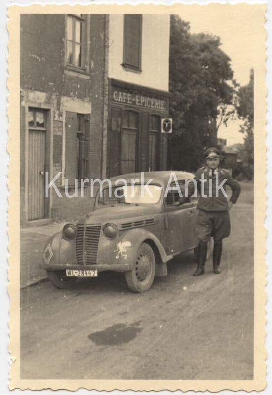 Foto Wehrmacht Frankreich Normandie Le Tréport PKW Auto Wappen Emblem !