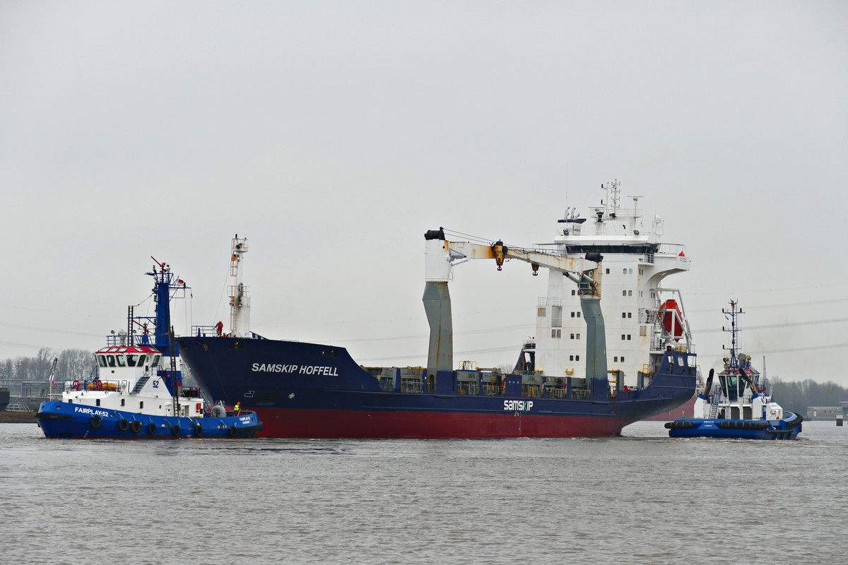 Schleppzug Samskip Hoffell (OK-120224-0)
