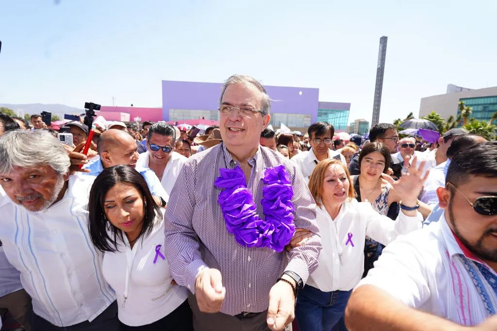 Marcelo Ebrard se dice feminista y que apoyará a mujeres
