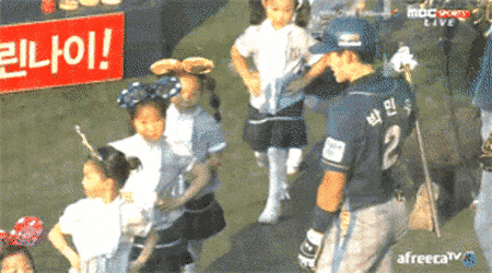 D04-FCEFE-405-D-4772-8-DD6-3-D05083974-F4.gif