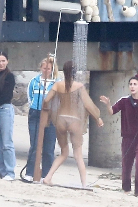 Bella-Hadid-See-Through-Nude-upskirtSTARS.com (31)