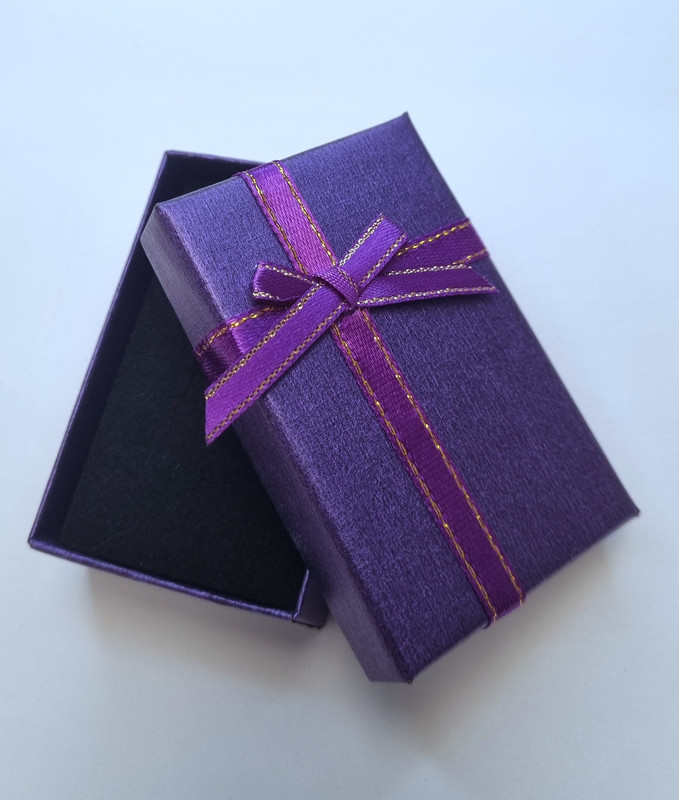 Caja de regalo morada