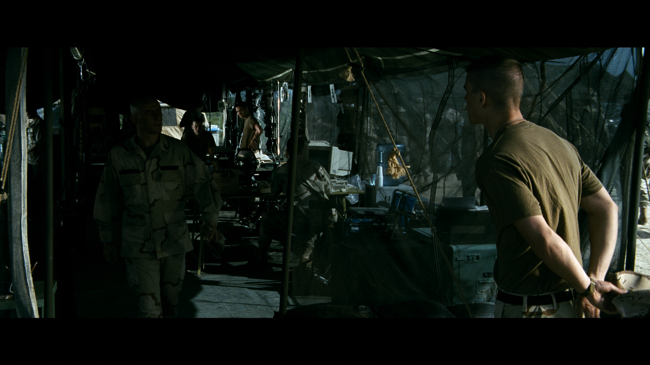 Black.Hawk.Down.2001.Theatrical.Cut.2160p.UHD.BDRemux.TrueHD.Atmos.7.1.HYBRID.DoVi-DVT.mkv_002001.33