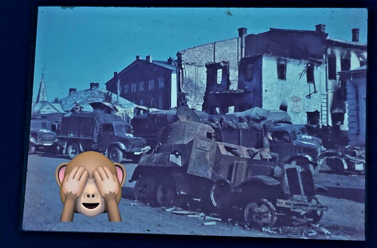 Dia Russland zerstörter Panzerwagen Wehrmacht Fahrzeug Kolonne