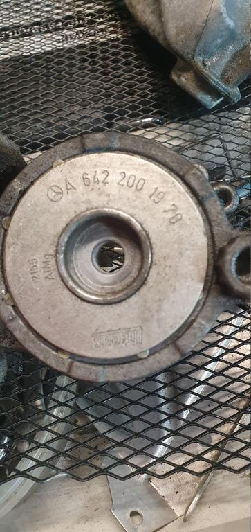 Ролик натяжителя ремня