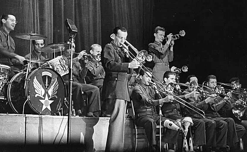 GLENN-MILLER-ARMY-BAND-FOTOR.jpg