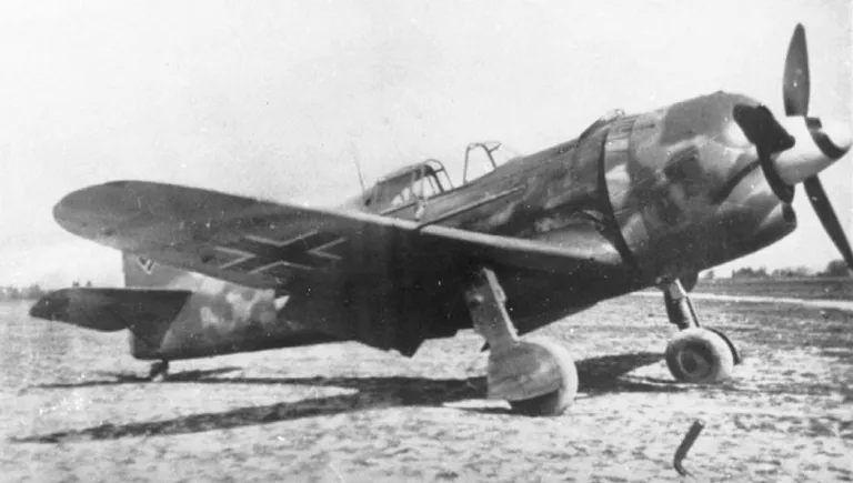Avions francais captures par les allemands Blomb155-3