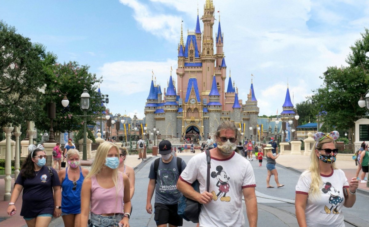 Disney condiciona el uso de cubrebocas en parques temáticos de Estados Unidos