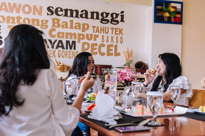 Ilustrasi halal bi halal di Hotel Arcadia Surabaya by Horison.