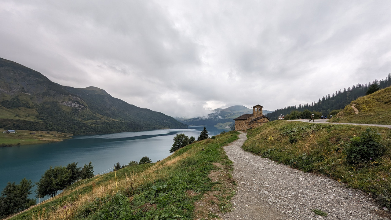 Route des grandes alpes en 718 spyder J0-cormet-chapelle-panorama
